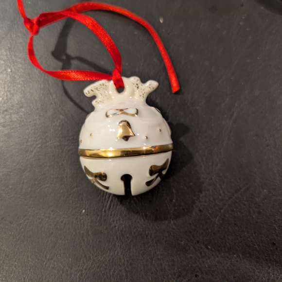 Lenox Other - Elegant White and Gold Holiday Ornament